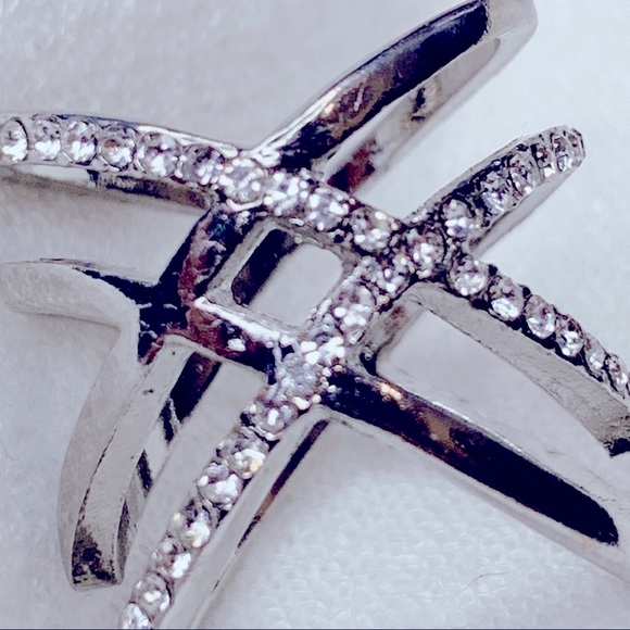 ❤️Seller’s Pick❤️ Beautiful Rhinestones Sliver Plated Ring - Picture 5 of 9